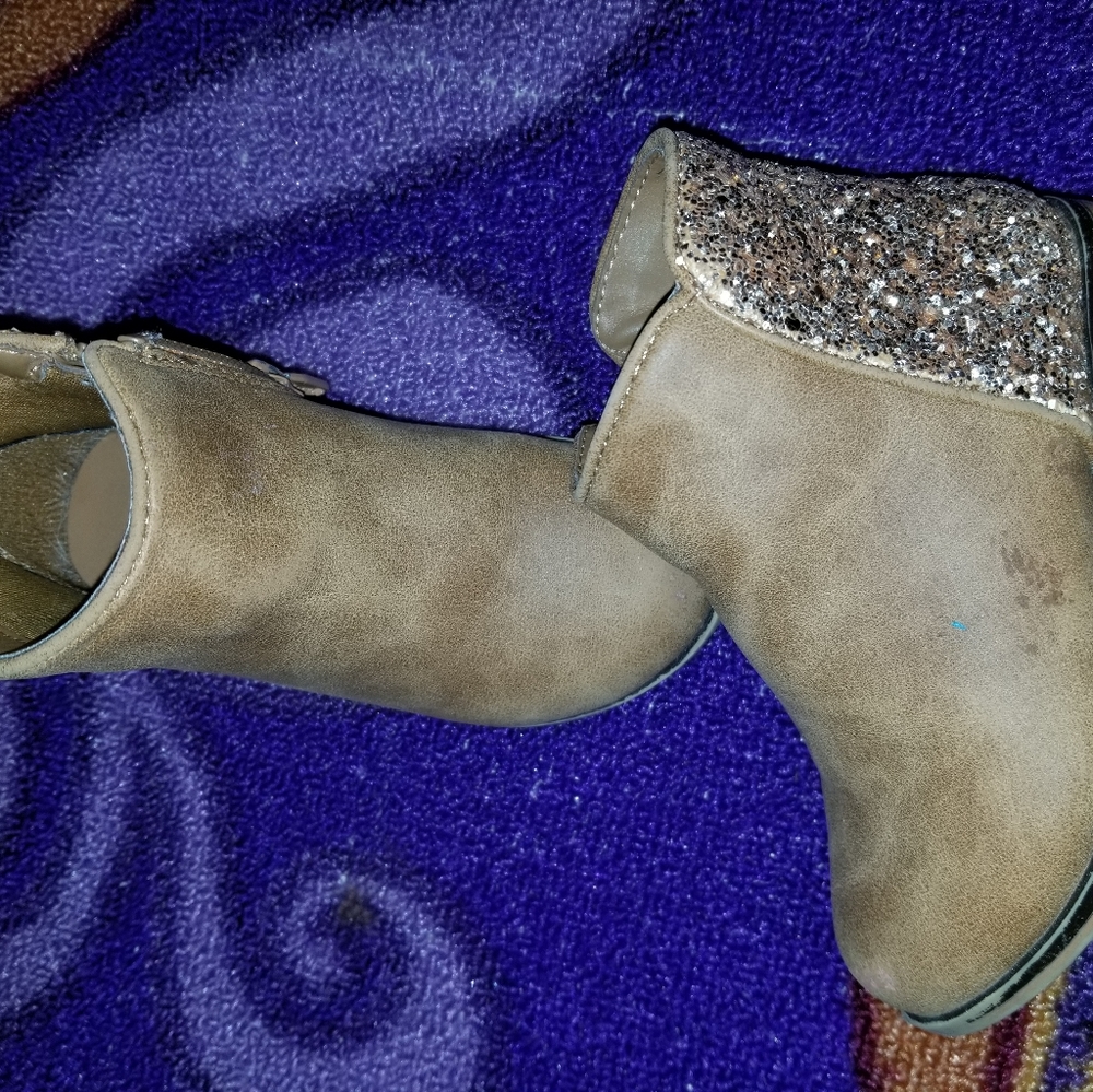 Girls boots